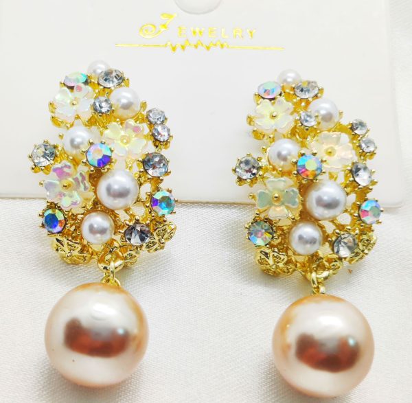 Imported Enchanted Floral Pearl Earrings – Luxurious Elegance Redefined! Intricate Floral Designs Adorned With Shimmering Crystals